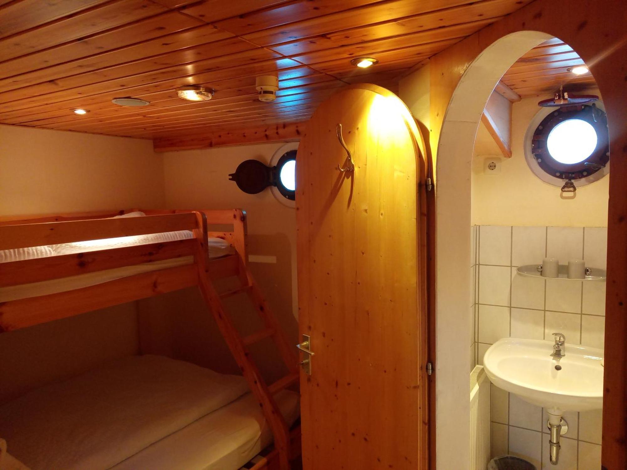 Kuestenmotorschiff Aventura Brémai repülőtér Kültér fotó