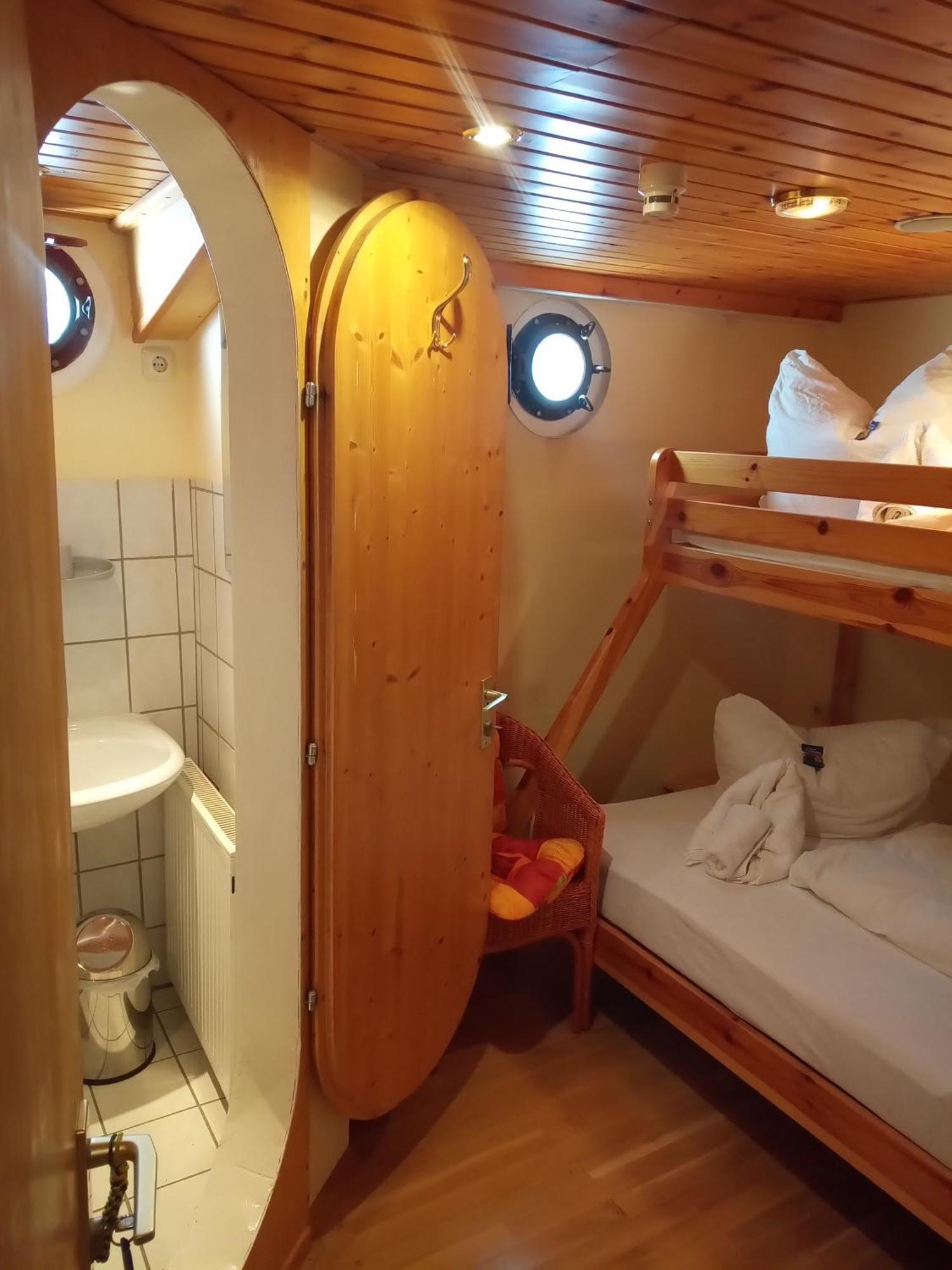 Kuestenmotorschiff Aventura Brémai repülőtér Kültér fotó